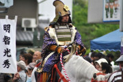 外国人「日本では明智光秀という裏切り者を称える祭りが行われてるらしい！」