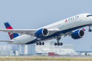 【絶望】お腹を壊した乗客が飛行機内中に汚物をぶちまけてしまう→ バイオハザード認定で緊急着陸へ