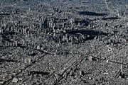 海外「この東京という小さな場所に、1350万もの住民が暮らしている」→「ワオ！ なんて景観だ」「俺の国の総人口は550万。イカれてる」「その都市の大きさと密度には度肝を抜かれるよ」