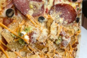 【海外の反応】日本の大阪のカフェが「アメリカンピザ」と呼んでいたもの　海外の反応「これが提供されたらホームシックになる、アメリカの寿司を考えると普通」