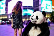 中国人「やっぱり素晴らしい日本の街頭広告」　中国人「自由世界ではひらめきは湧き続ける」「社会主義の赤い衝撃をどうぞ」