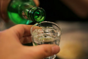 【海外の反応】韓国政府がYouTuberに動画での飲酒を控えるよう要請　海外の反応「第一印象は子供にとってすべてだ、飲酒をする両親と一緒にご飯を食べている」