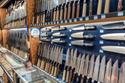 外国人「日本にはこんな包丁だけを売ってる店があるんだぜ」