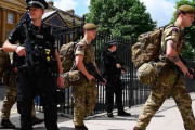イギリス国防省、軍事機密文書をバス停に置き忘れてしまい大変なことにｗｗｗｗｗ