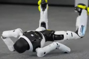 韓国人「サイズを小さく設計？日本の人型ロボットが変形する仕組みに注目集まる」