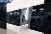 韓国人「KTXの割れた窓ガラスをテープで補強！高速走行の激しい風切り音で乗客が恐怖の2時間を余儀なくされる」　韓国の反応