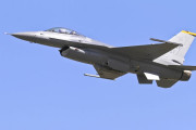 日本人が「意外な場所で撮影した戦闘機」がカッコいい、天才の発想と話題に！【タイ人の反応】