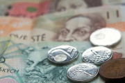 最低賃金で働くのって苦しいこと？「地域で差をつけるべき」「少なくともインフレに連動させて！」海外の反応