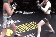 【GIF】韓国人「総合格闘技日本チャンピオン(36)と韓国の女子高生(17)が本気で戦うとこうなる…（ﾌﾞﾙﾌﾞﾙ」韓国の反応