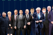 【海外の反応】背の低い指導者は悪の独裁者になる！