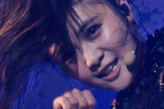 COUNTDOWN JAPAN 19/20でのSu-METALとMOAMETALのサイン　【海外の反応】
