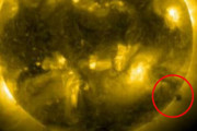 太陽に接近する謎のキューブがNASAの観測機にとらえられる