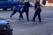 海外「アメリカのリアルGTA。警察を殴って状況をエスカレートさせる男」