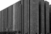 外国人「お前らはこういう殺風景すぎる建物って好きか？」