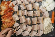 【結論】韓国人「最高のサムギョプサル？そりゃ奢りに決まってるだろｗｗｗ」