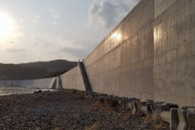 韓国人「日本沿岸に建設中の総延長300km、高さ15mの防波堤がすごすぎる」