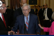 米：トランプ氏天敵＆共和党重鎮Mitch McConnell氏（81）が会見中朦朧状態に…[海外の反応]
