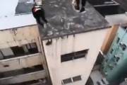 海外「見てるだけで不安になる…ちょっと漏らしちゃったよ」人によってはショッキングな映像なので注意！（海外の反応）