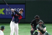 大谷のHRボールを回覧する日本人ファンたちに海外びっくり仰天！（海外の反応）