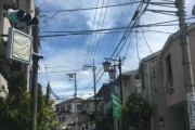 韓国人「梨泰院ドミノ倒し事故を踏まえ、改めて韓日の路地を比較した結果…」「韓国の悪いところ詰め合わせだねww
