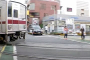 【韓国の反応】31歳日本人女性、ながらスマホで列車に轢かれ死亡…韓国の反応「ぶつかる可能性の高い構造やシステムも問題。」