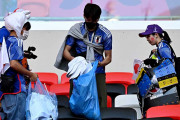 【海外】「日本人は世界の模範となる存在だ」W杯で日本人がゴミを拾う理由を現地メディアが取り上げ大絶賛！