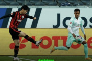 【ﾄﾞｲﾂの反応】「危険だ」鎌田大地、股抜きパスでアシスト！ゴールはVARで取り消しに..大迫との日本人対決はドロー