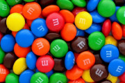 技術者がM&M'sチョコを5個積み重ねてギネス世界記録を樹立ｗｗｗｗｗ
