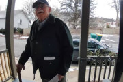 【海外】87歳おじいちゃん、警察到着までのパーティ招待状配りが話題にｗｗｗ
