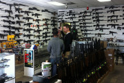アメリカ人「お前ら銃を何丁持ってる？俺は3丁しか持ってない」