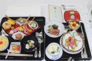 【驚愕】天皇陛下の食事内容が話題に！→ネット民「栄養バランス完璧すぎる…」