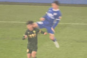 中国リーグで相手の頭に悪質な飛び膝蹴り！→中国人「ストリートファイターだ」【海外の反応】