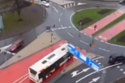 スウェーデンのバスレーンはラウンドアバウトのど真ん中を走っている件　海外の反応