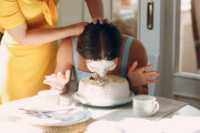 日本の「ケーキをやめたくなるカップ」が天才的な発想で笑ったｗｗｗ【タイ人の反応】