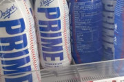 海外「日本で自殺者を撮影して炎上したローガンポールの飲料水が日本で売られているぞ」