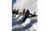 珍種目！カナダで行われた除雪機レース