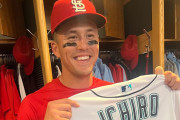 ヌートバーがイチローのサイン入りユニをゲットして大喜び！←「伝染する笑顔」（海外の反応）