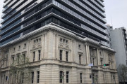 外国人「神戸には明治時代の建物を使った高層マンションがあるらしい！」