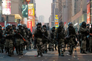 【ヤバイ】香港市内の様子が完全に戦地と化してるんだが・・・