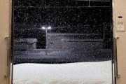 外国人「日本の滋賀県は大雪でこんなことになってるらしい…」
