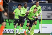 全北が事実上の優勝決定戦に勝利して首位奪還…蔚山は昨シーズンの悪夢が再現される可能性