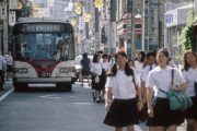 【海外の反応】韓国人「日本の90年代映像、当時の豊かさがハンパないｗｗ」
