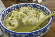 【衝撃】ワンタン食いすぎた中国人男性、腹が爆発！！