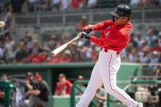 吉田正尚のグリーンモンスター越え第一号本塁打に全米騒然！←「小さいのに！」（海外の反応）