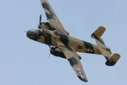海外 アメリカのB-25G爆撃機：戦車の大砲を搭載した飛行機
