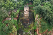 紀元前713に着手され90年かけて完成した世界最大最長の石のブッダ像がデカすぎる！海外の反応