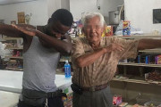 外国人「日本で95歳の親友が出来たのでみんなに紹介する！」
