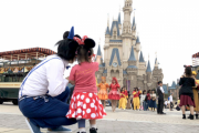 外国人「遂に東京ディズニーランドまで臨時休園、コロナウイルスの影響」