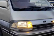【海外の反応】1992年式トヨタハイエースワゴンにはデジタルメーターと電制サスが付いていたのか！