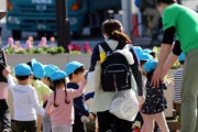 【韓国の反応】日本の出生児数は6年連続減少、歴代最低を記録。韓国の反応「人じゃなくて犬のお父さん。/韓国が地球上で一番先に消える。」